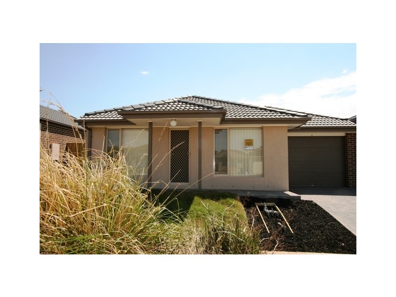 18 Rosella Grove, Cowes VIC 3922