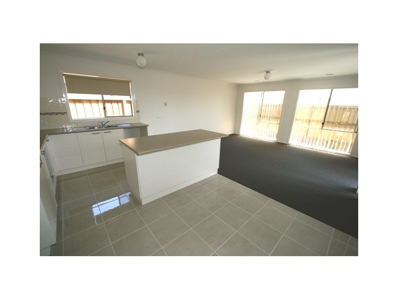 18 Rosella Grove, Cowes VIC 3922