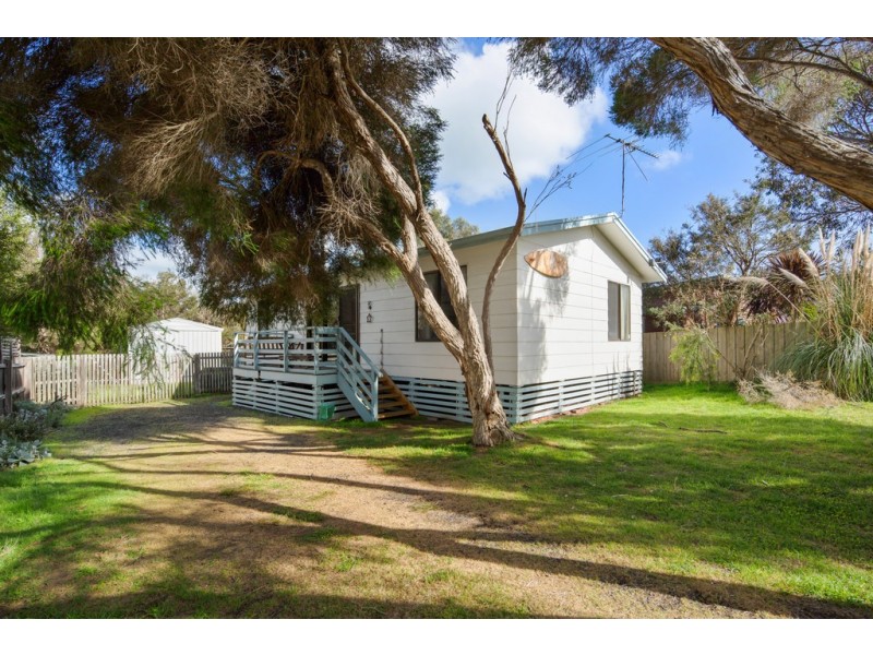 8 Dolphin Drive, Smiths Beach VIC 3922