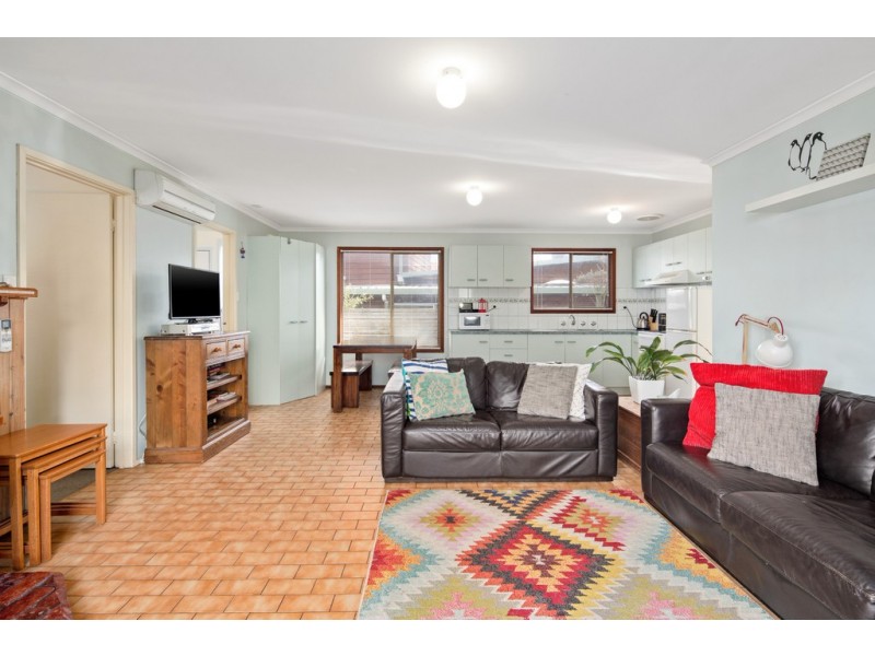 8 Dolphin Drive, Smiths Beach VIC 3922