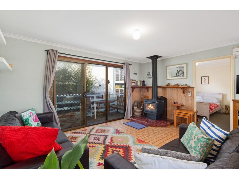 8 Dolphin Drive, Smiths Beach VIC 3922