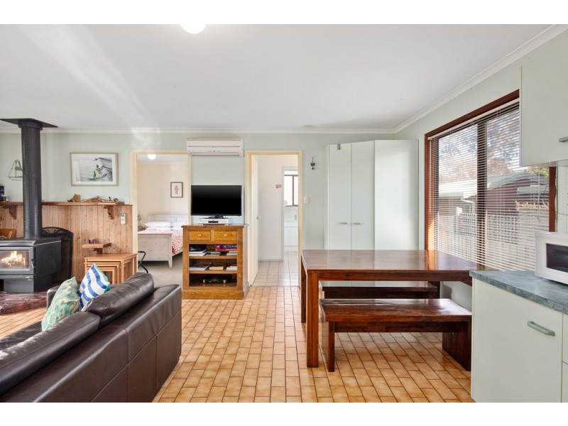 8 Dolphin Drive, Smiths Beach VIC 3922