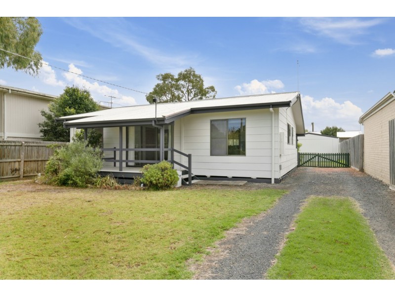 28 Hobsons Parade, Cowes VIC 3922