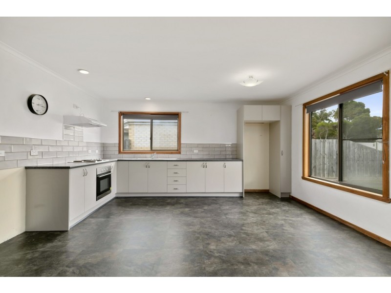 28 Hobsons Parade, Cowes VIC 3922