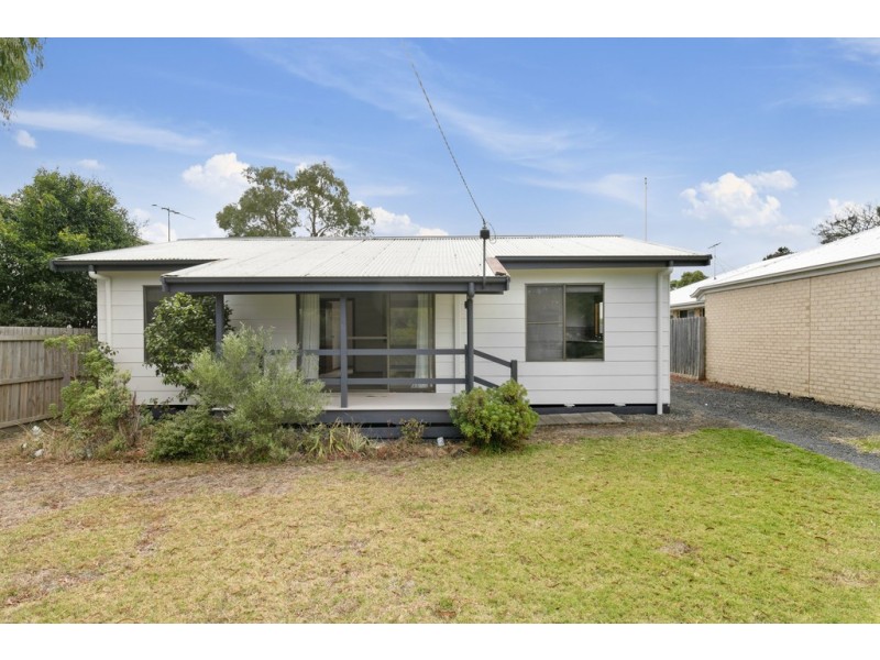 28 Hobsons Parade, Cowes VIC 3922
