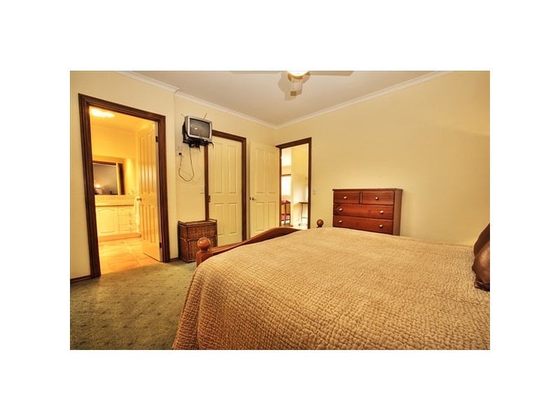 8 Hotham Close, Cowes VIC 3922