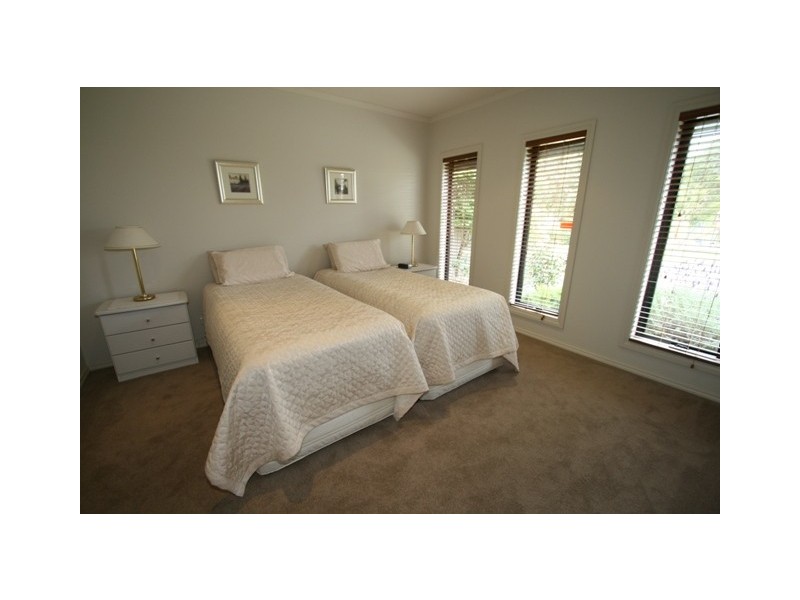 25 Norman Drive, Cowes VIC 3922