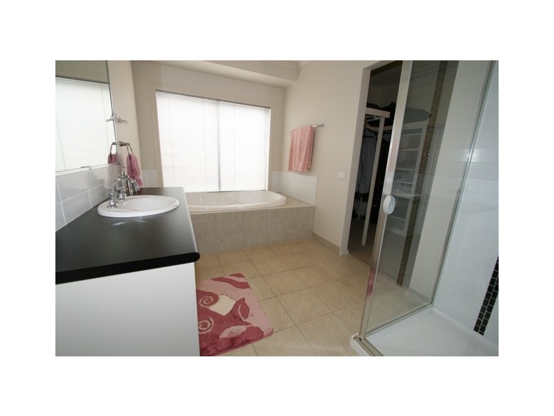 25 Norman Drive, Cowes VIC 3922