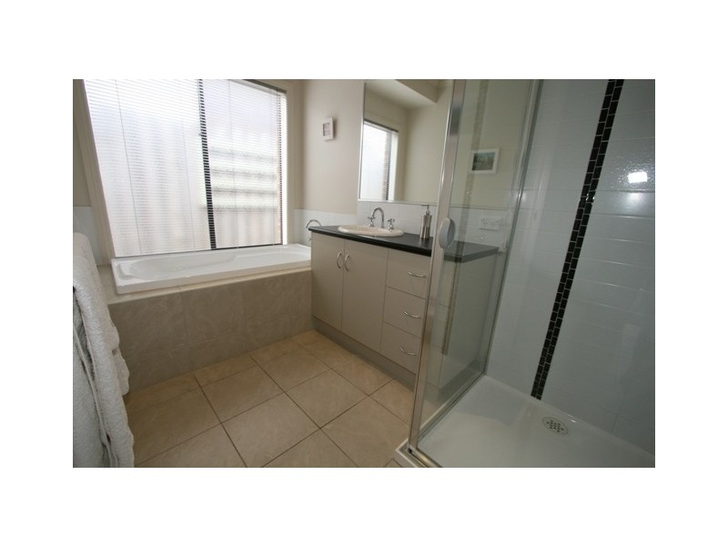 25 Norman Drive, Cowes VIC 3922