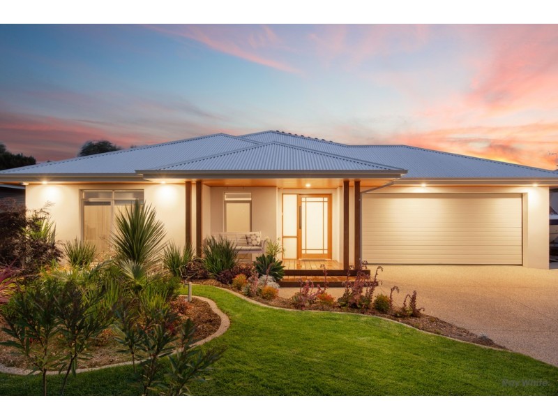 8 Shelly Court, Cowes VIC 3922