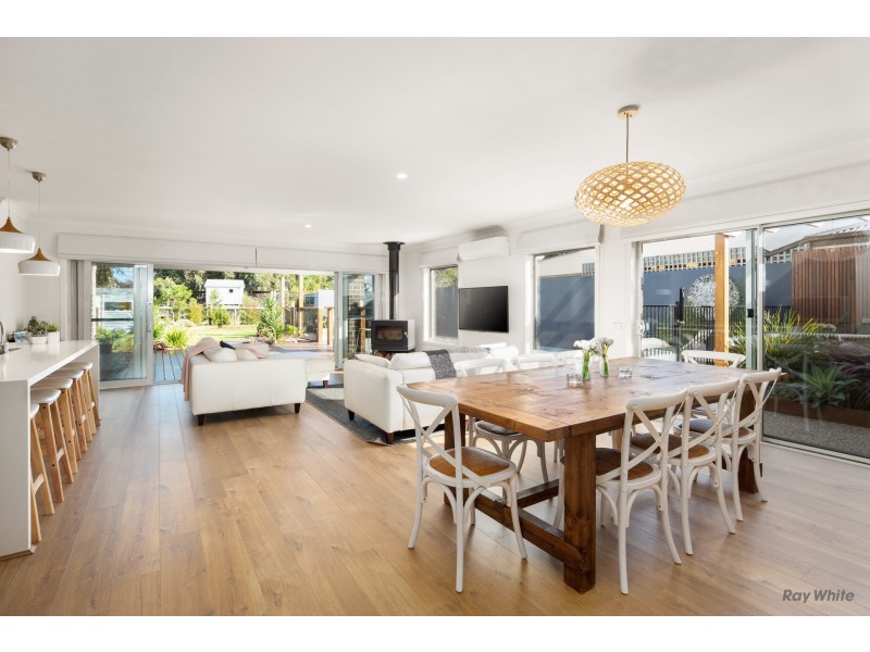 8 Shelly Court, Cowes VIC 3922