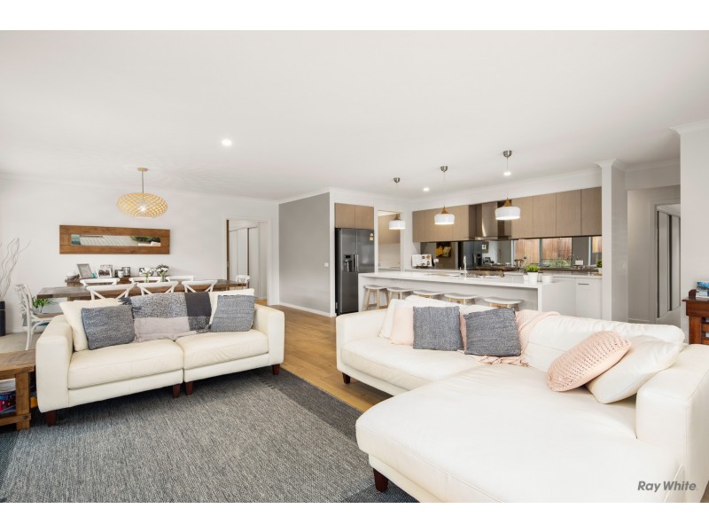 8 Shelly Court, Cowes VIC 3922