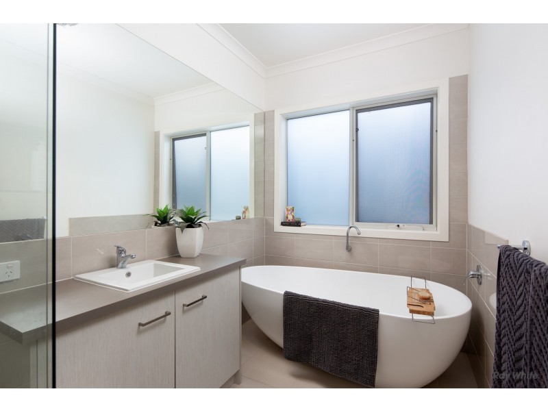 8 Shelly Court, Cowes VIC 3922