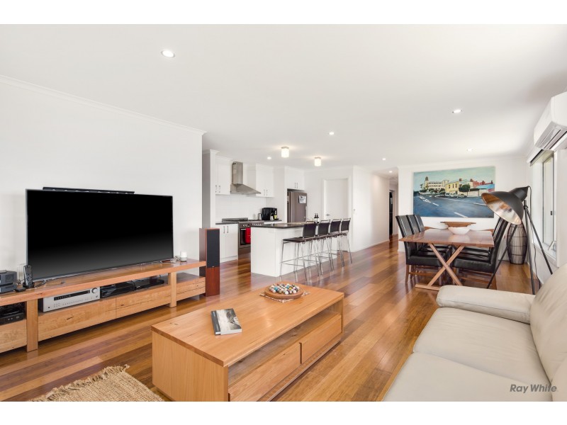 31 Seagrove Way, Cowes VIC 3922