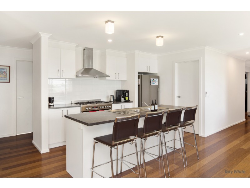 31 Seagrove Way, Cowes VIC 3922