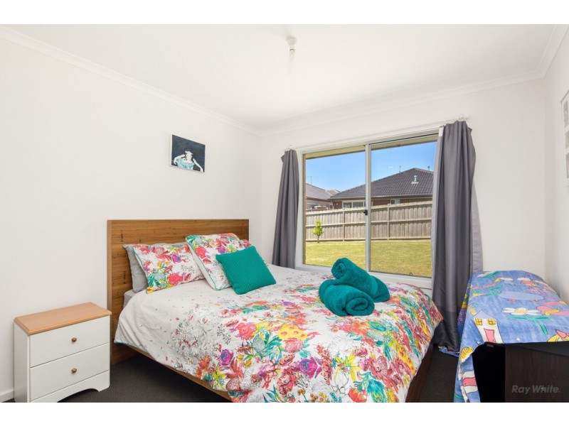 31 Seagrove Way, Cowes VIC 3922
