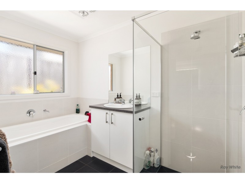 31 Seagrove Way, Cowes VIC 3922