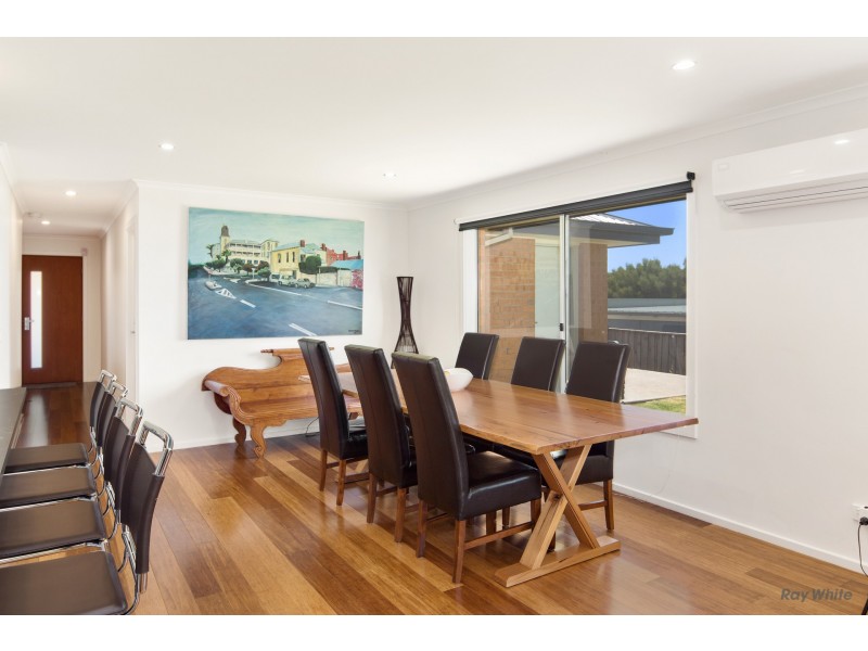 31 Seagrove Way, Cowes VIC 3922