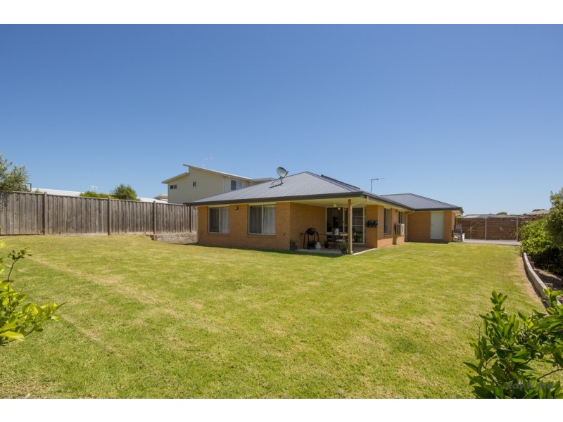 31 Seagrove Way, Cowes VIC 3922