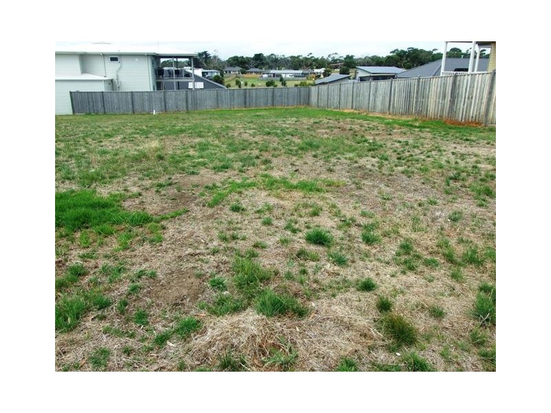 11 Lomandra Drive, Cowes VIC 3922
