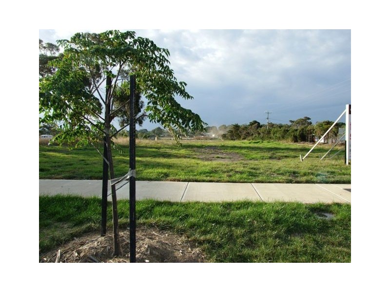 2 Silverstone Drive, Cowes VIC 3922