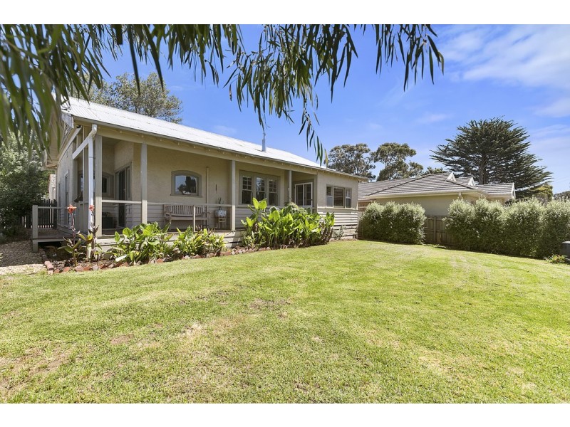 17 Church Street, Cowes VIC 3922
