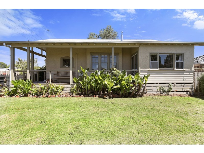 17 Church Street, Cowes VIC 3922