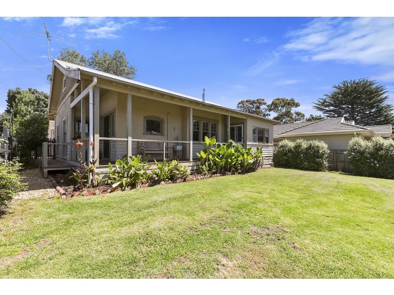 17 Church Street, Cowes VIC 3922