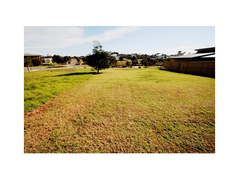 25 Seagrove Way, Cowes VIC 3922