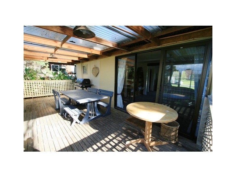 25 Raywood Avenue, Cowes VIC 3922