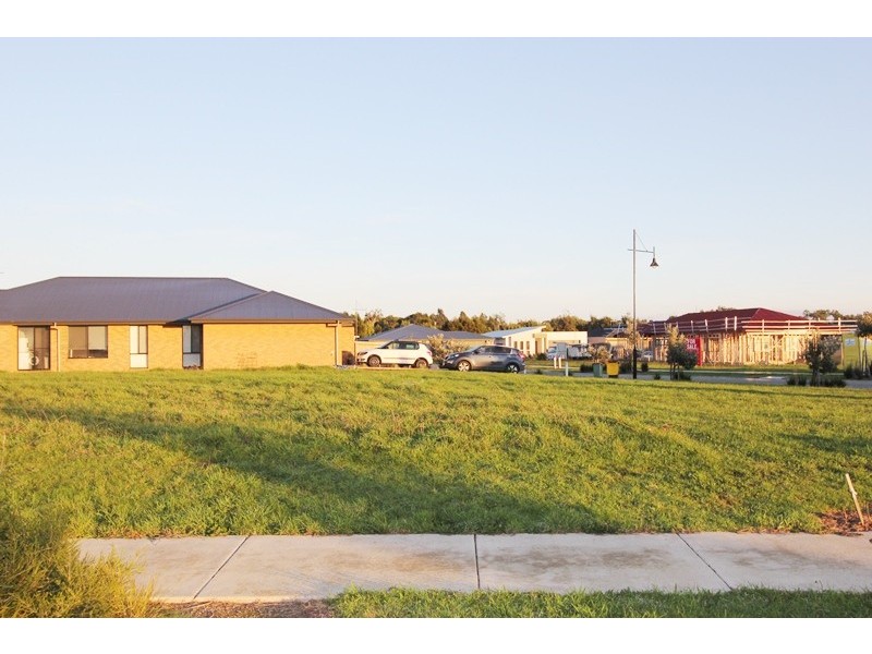 15 Seagrass Avenue, Cowes VIC 3922