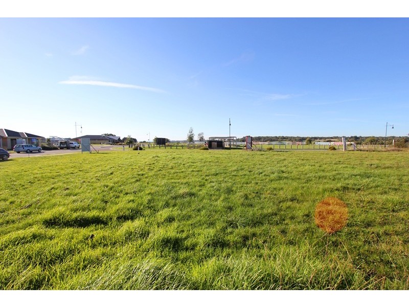 15 Seagrass Avenue, Cowes VIC 3922