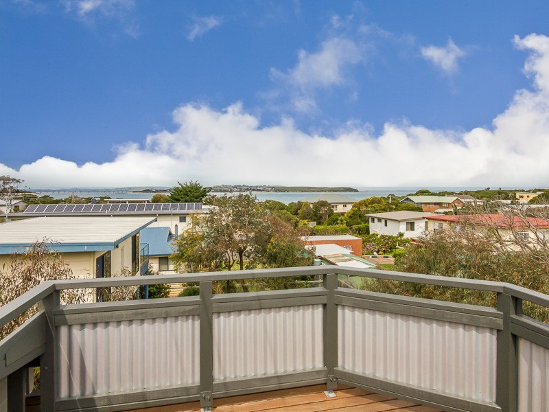 33 Broadwater Avenue, Cape Woolamai VIC 3925