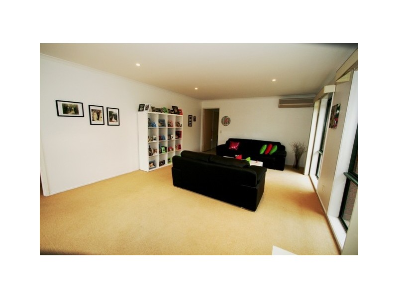8 Walton Street, Cowes VIC 3922