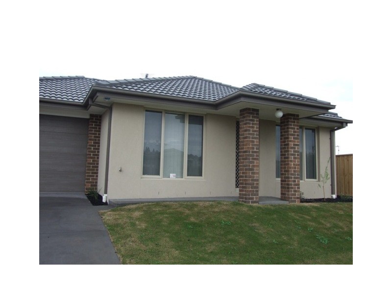 16 Rosella Grove, Cowes VIC 3922