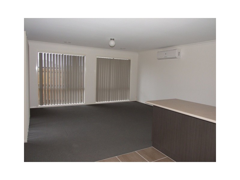 16 Rosella Grove, Cowes VIC 3922