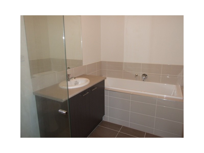 16 Rosella Grove, Cowes VIC 3922