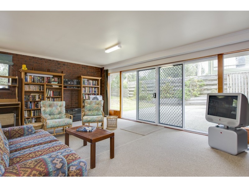 27 Stradbroke Avenue, Cowes VIC 3922