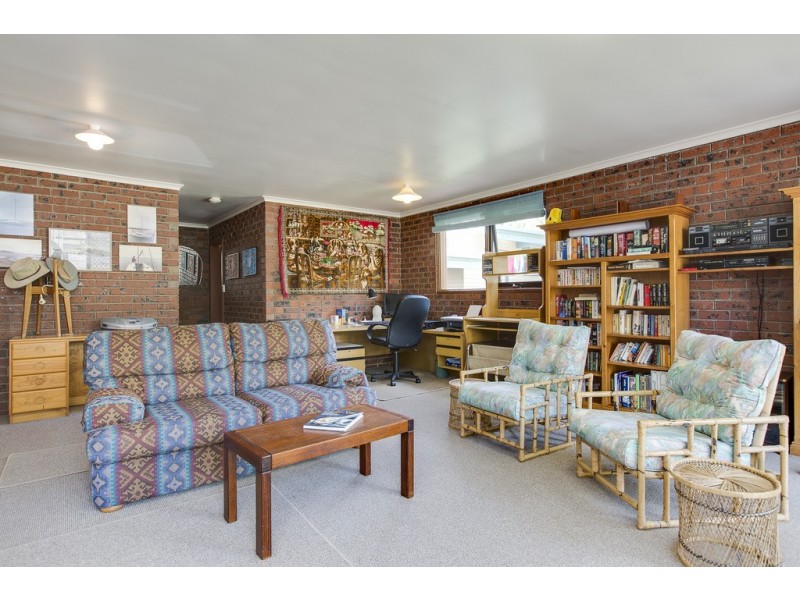 27 Stradbroke Avenue, Cowes VIC 3922