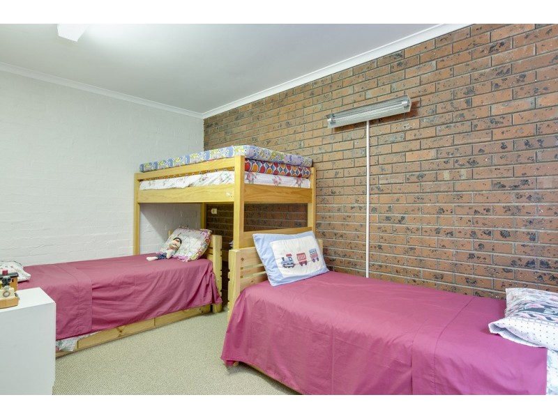 27 Stradbroke Avenue, Cowes VIC 3922