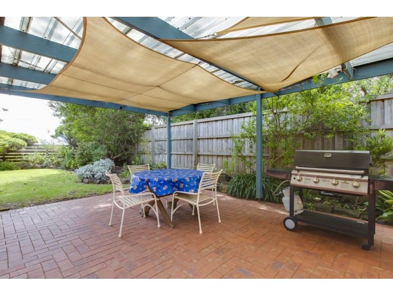 27 Stradbroke Avenue, Cowes VIC 3922