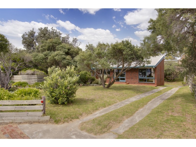 27 Stradbroke Avenue, Cowes VIC 3922