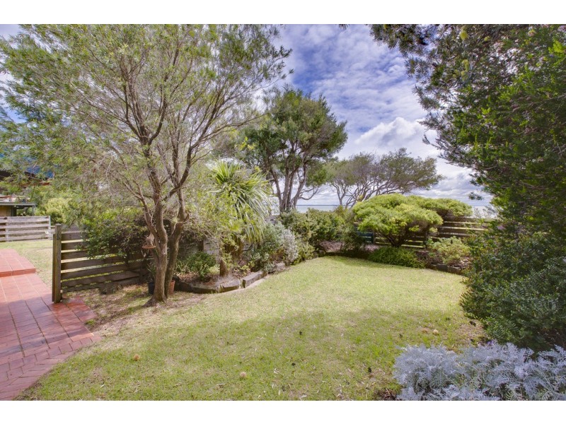 27 Stradbroke Avenue, Cowes VIC 3922