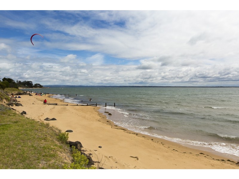 27 Stradbroke Avenue, Cowes VIC 3922