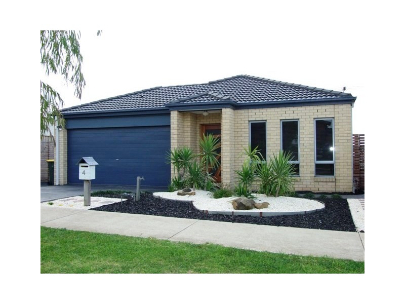 4 Rosella Grove, Cowes VIC 3922
