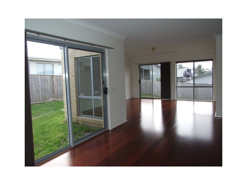 4 Rosella Grove, Cowes VIC 3922