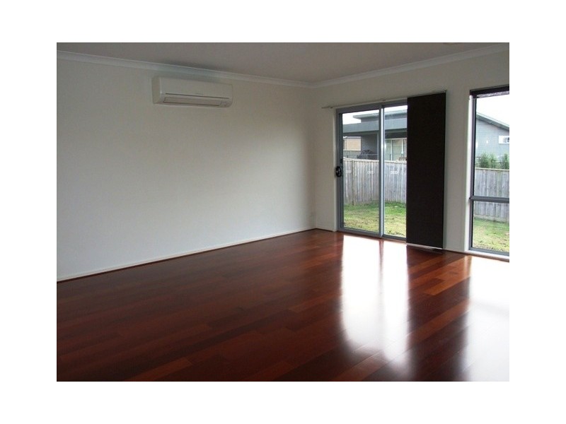 4 Rosella Grove, Cowes VIC 3922