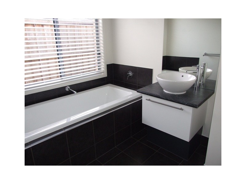 4 Rosella Grove, Cowes VIC 3922