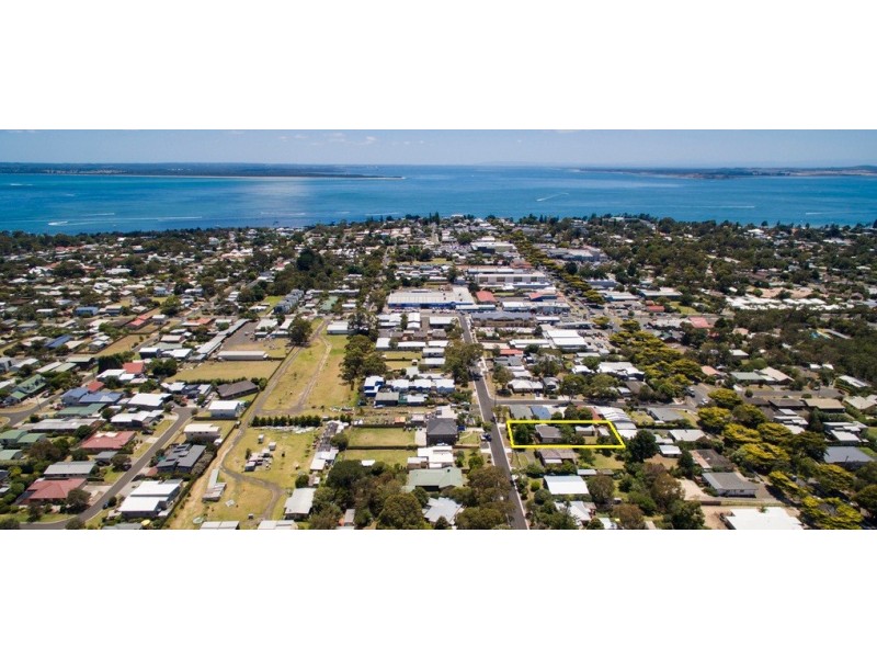 17 Grandview Grove, Cowes VIC 3922