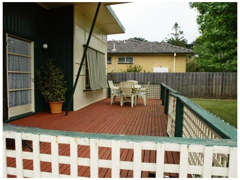 17 Grandview Grove, Cowes VIC 3922